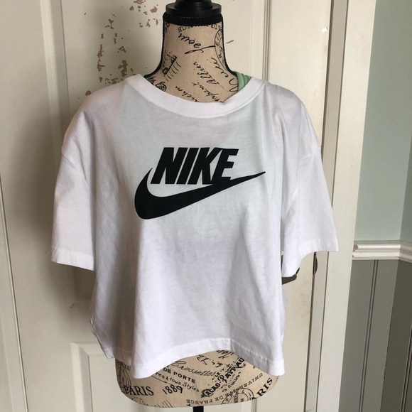 Nike loose fit crop t-shirt NWT - Picture 1 of 3